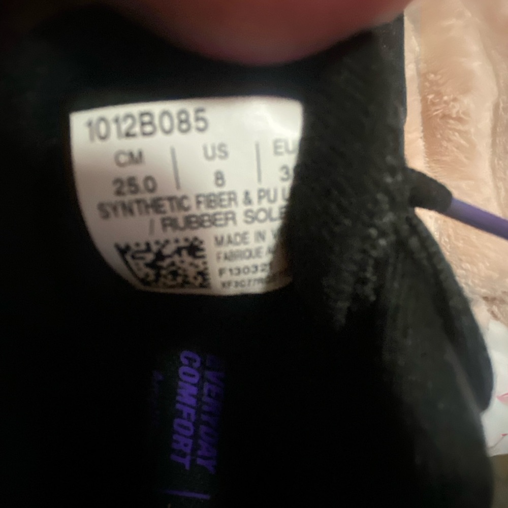 ASICS - Picture 4 of 5